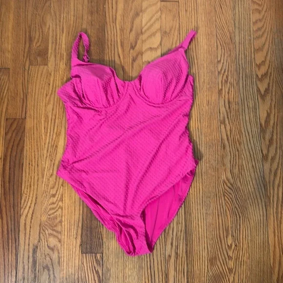 Andie Swim The Bermuda One Piece Terry Dots Swimsuit Pink size L‎ D/DD NWT One Pieces